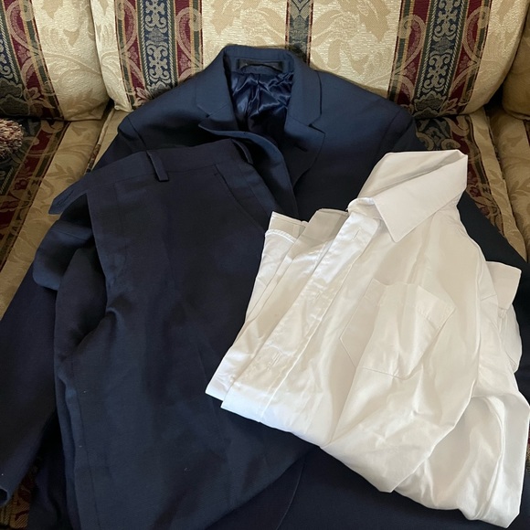 Lauren Ralph Lauren Other - Boys Ralph Lauren navy blue suit. With dress shirt. Size 10r
